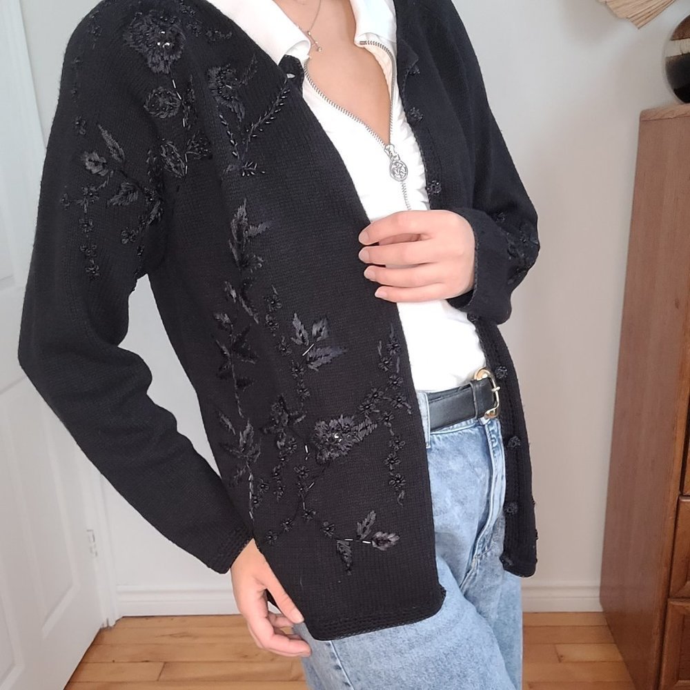 HEIRLOOM COLLECTIBLES  BLACK EMBROIDERED KNITTED PADDED CARDIGAN